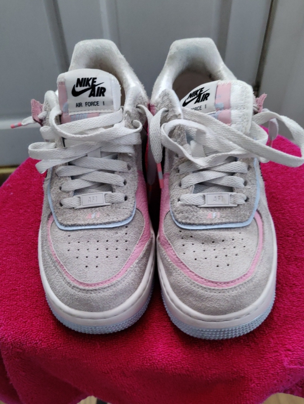 Nike Kids Sneakers in White and Light Pink